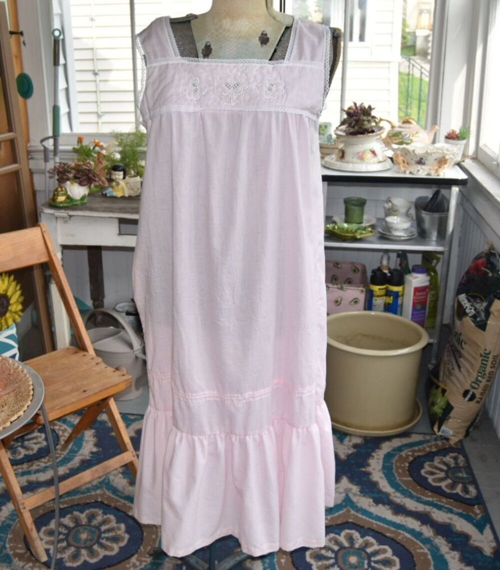 1960s Vanity Fair Pink Floral Embroidered Maxi Nightgown Pleated Skirt Small